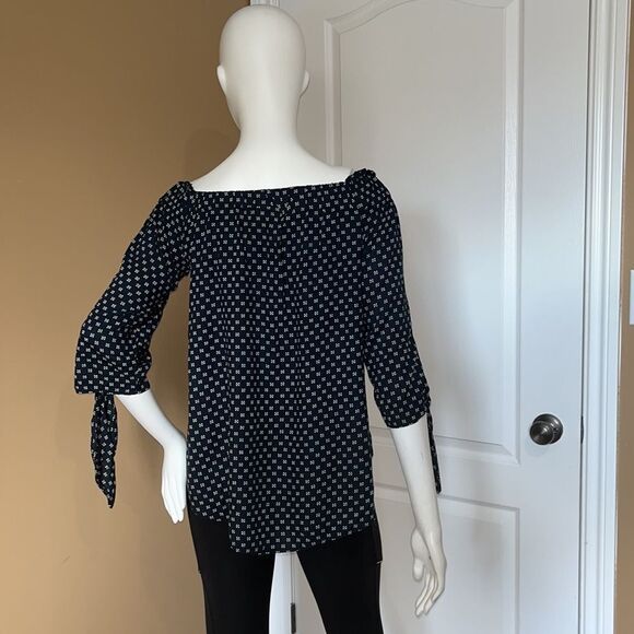 H&M blouse/Size 6  - Picture 6 of 10